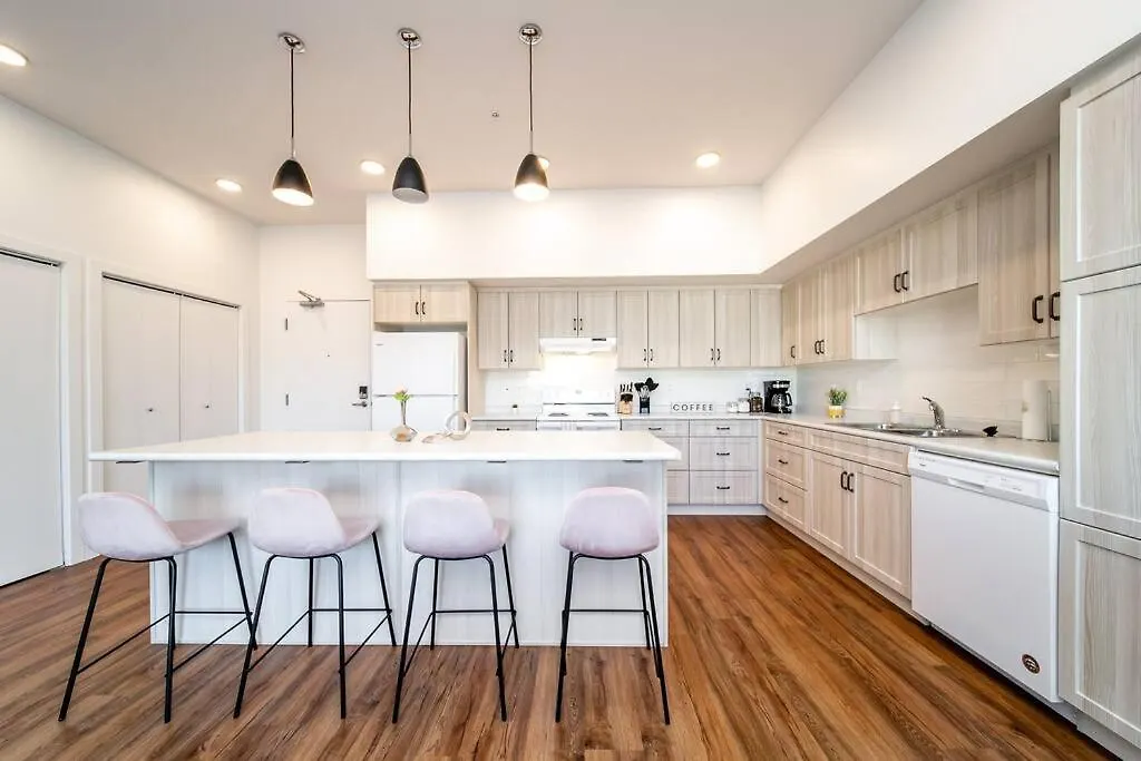 Exotic,Lush,Rainforest,Cr,Suite,King,U/G,Wifi Edmonton Apartment