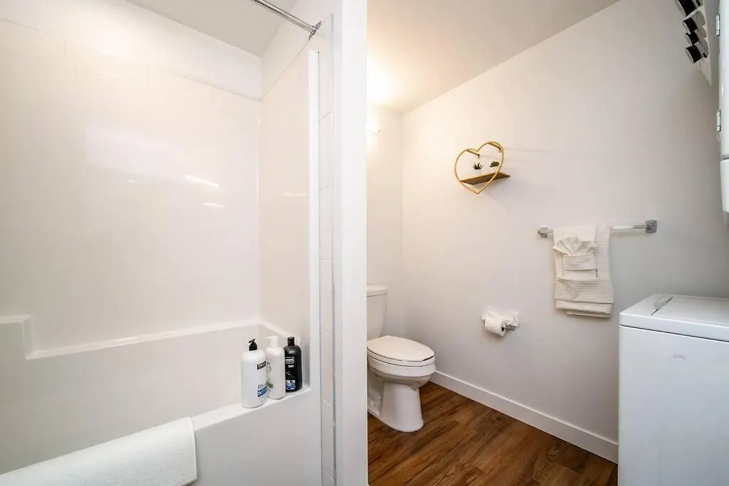Apartment Exotic,Lush,Rainforest,Cr,Suite,King,U/G,Wifi Edmonton