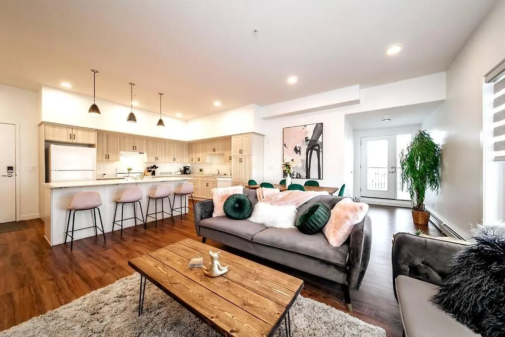 Exotic,Lush,Rainforest,Cr,Suite,King,U/G,Wifi Edmonton Canada