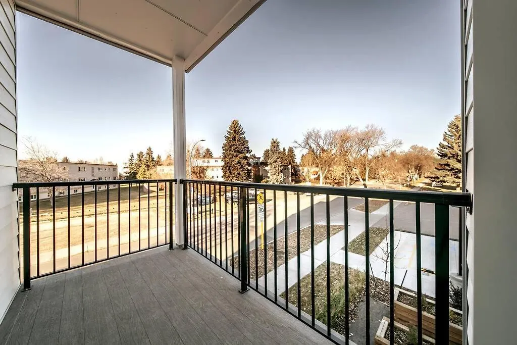 Exotic,Lush,Rainforest,Cr,Suite,King,U/G,Wifi Edmonton Canada